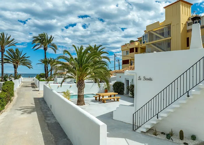 Urbanización El Oasis, 20 Villas en 1ª Línea Playa